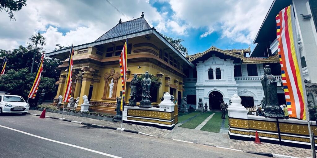 Gangaramaya Temple Trips