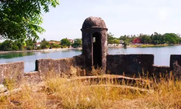 Batticaloa Dutch Fort Tours